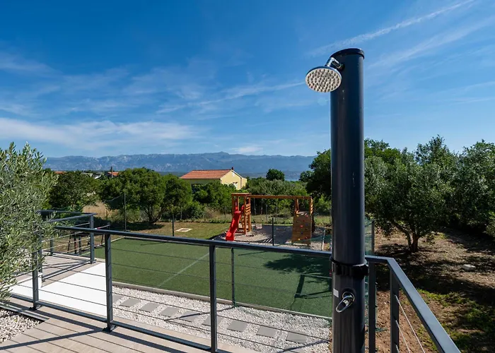 Villa Dasi S Grijanim Bazenom