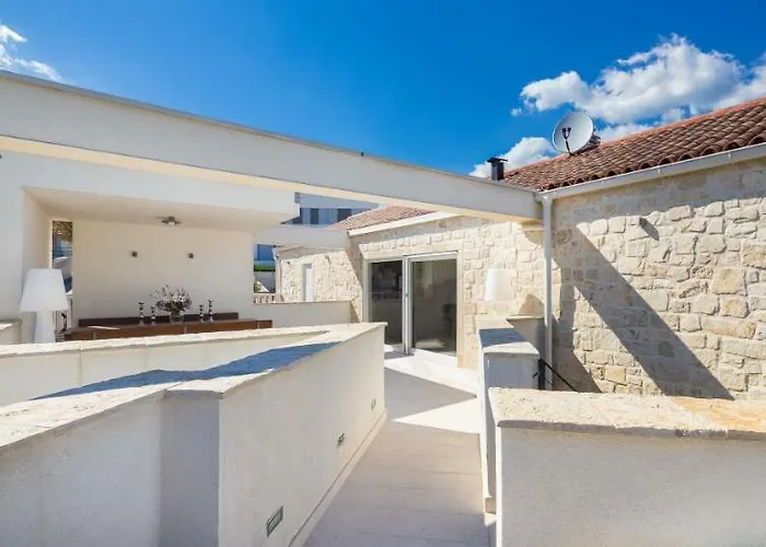 Villa Cama